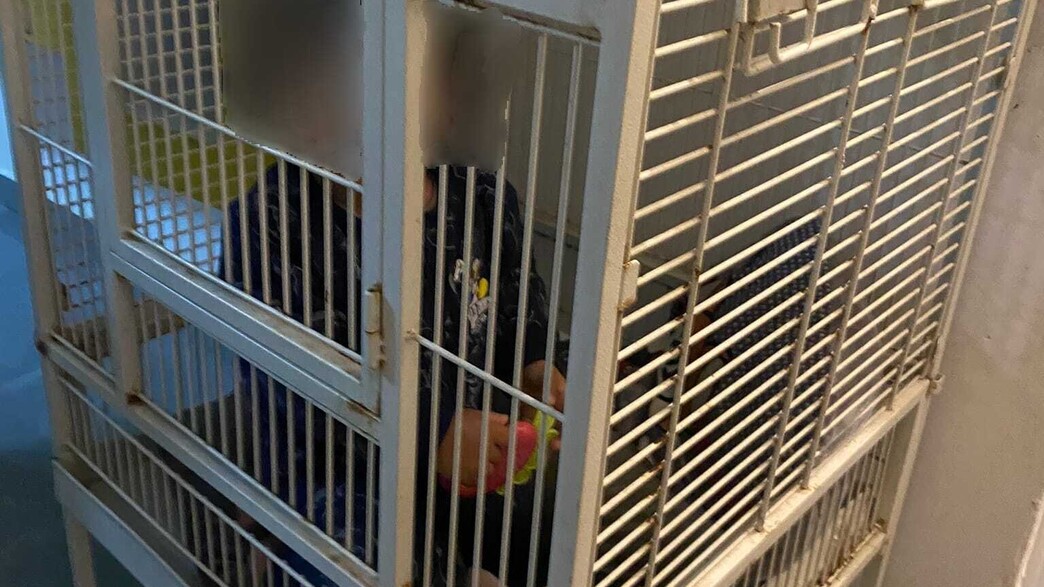 הפעוט שנמצא בתוך הכלוב בחיפה