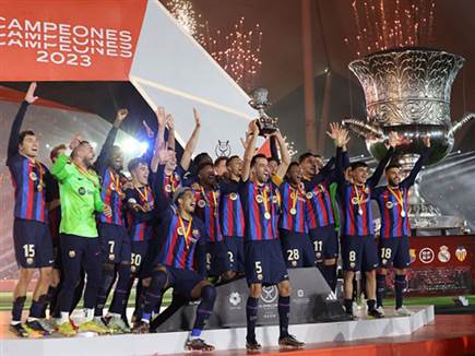 ברצלונה זכתה בסופרקופה ה-14 בתולדותיה (Getty) (צילום: ספורט 5)