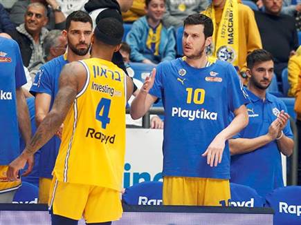 הוליך את הקלעים במחצית הראשונה. בראון (אלן שיבר)