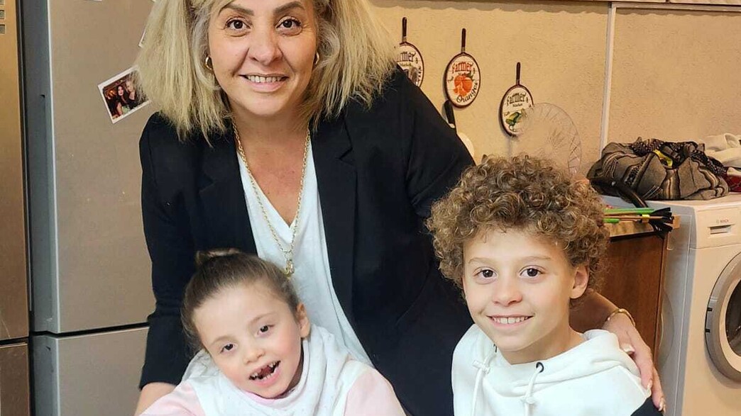 ינל מתמודדת עם שיתוק מוחין ינל מתמודדת עם שיתוק מוחין