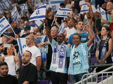 אוהדי כדורגל ישראלי. חשוב מאוד (אלן שיבר) (צילום: ספורט 5)