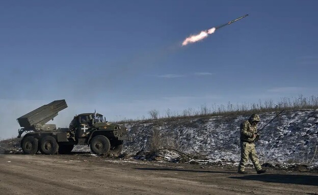 צבא אוקראינה בלחימה בדונייצק (צילום: AP)