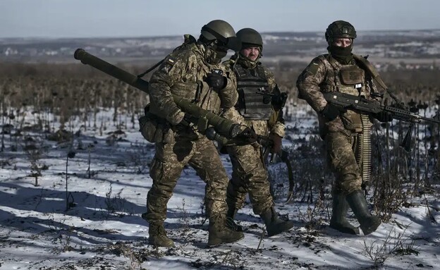 צבא אוקראינה בדונייצק (צילום: AP)