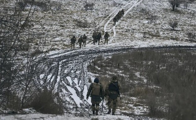 צבא אוקראינה בדונייצק (צילום: AP)