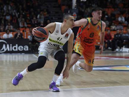 יש משחקים כאלה (Juan Navarro/Euroleague Basketball via Getty Image (צילום: ספורט 5)