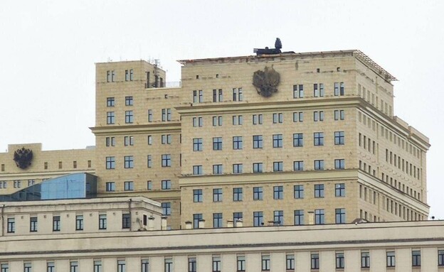 סוללת הגנה אווירית על גג משרד ההגנה במוסקווה