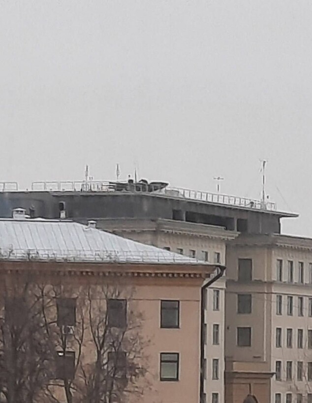 סוללת הגנה אווירית על גג המשרד לביטחון הפנים הרוסי