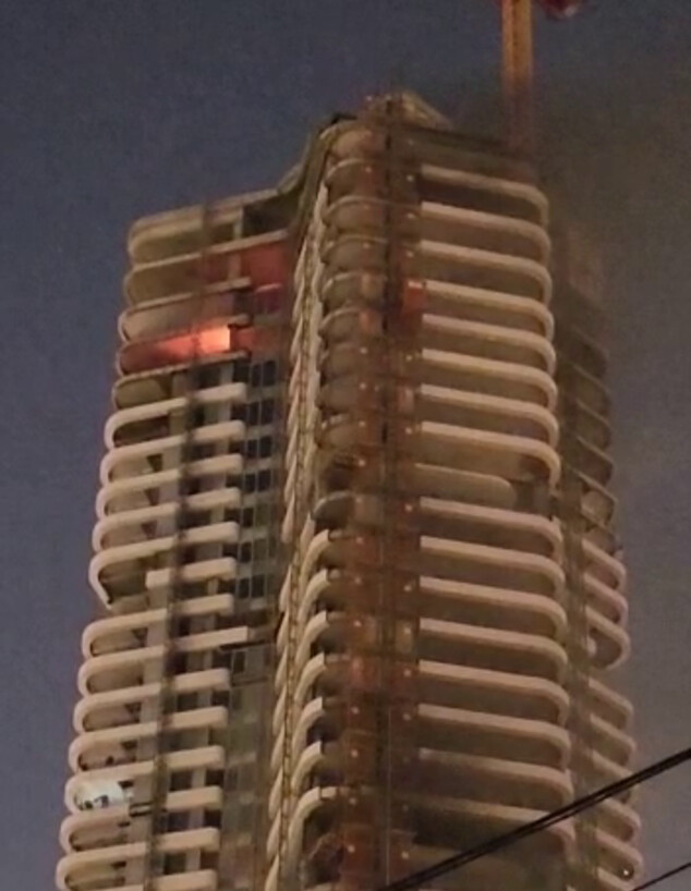 שרפה במגדל בשכונת בבלי בת"א (צילום: סעיף 27א לחוק זכויות יוצרים)