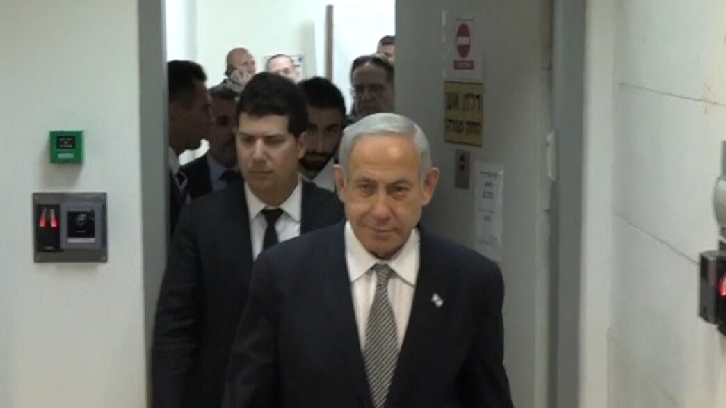 ביבי ושרה מגיעים לבית המשפט להעיד 