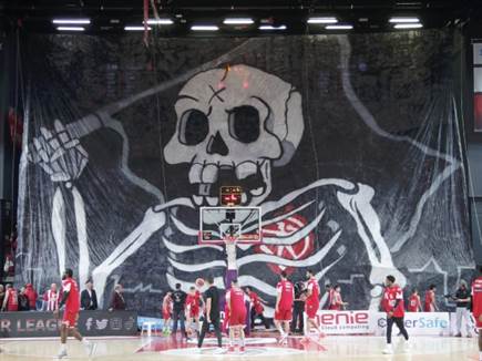 המנואלה בדרייב-אין. בקרוב גם בבלומפילד (אלן שיבר)