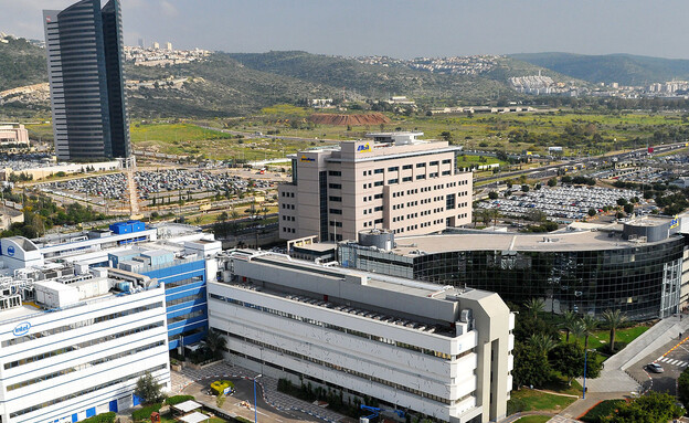 מת"ם - בחזית, בנייני החברות אינטל ואלביט מערכות (צילום: Zvi Roger , ויקיפדיה)