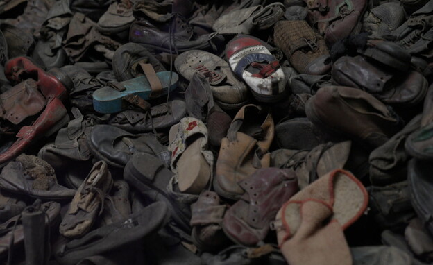הר נעלי הילדים מתפורר  (צילום: חדשות 12)