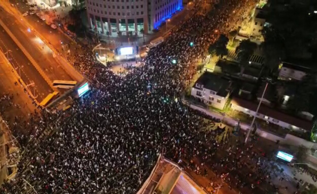 הפגנה נגד המהפכה המשפטית בת"א (צילום: א.א צילומי אויר)