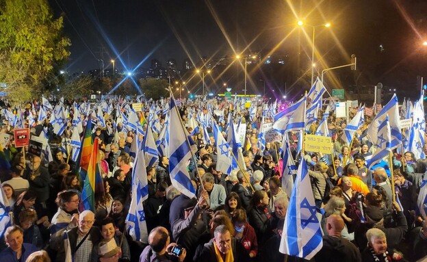הפגנה נגד המהפכה המשפטית בחיפה