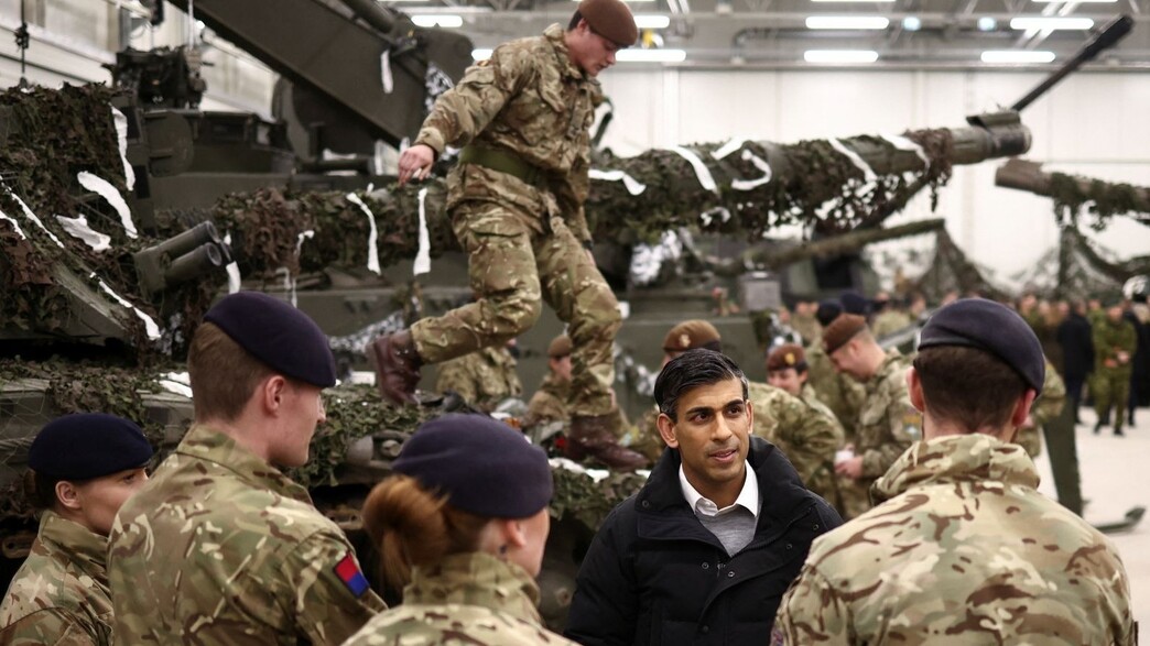 ראש הממשלה הבריטי רישי סונאק וכוחות הצבא ראש הממשלה הבריטי רישי סונאק וכוחות הצבא