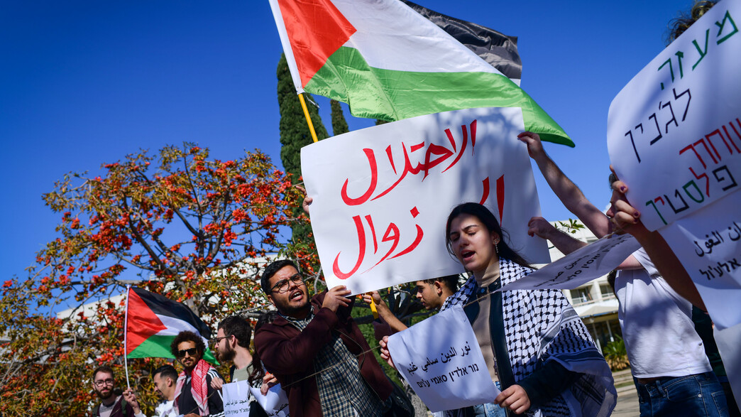 סטודנטים ערבים מפגינים באוניברסיטת תל אביב סטודנטים ערבים מפגינים באוניברסיטת תל אביב