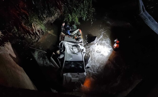 רכב החליק ונפל לנהר הירדן  (צילום: כב"ה צפון)