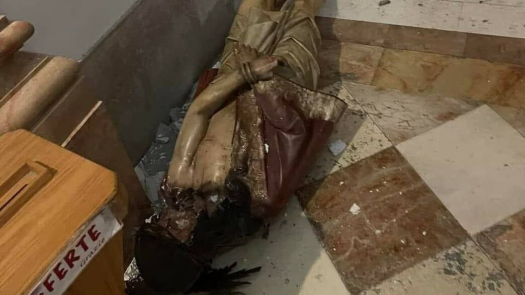 תייר, אמריקני, נעצר, חשד, השחית, פסל, ישו