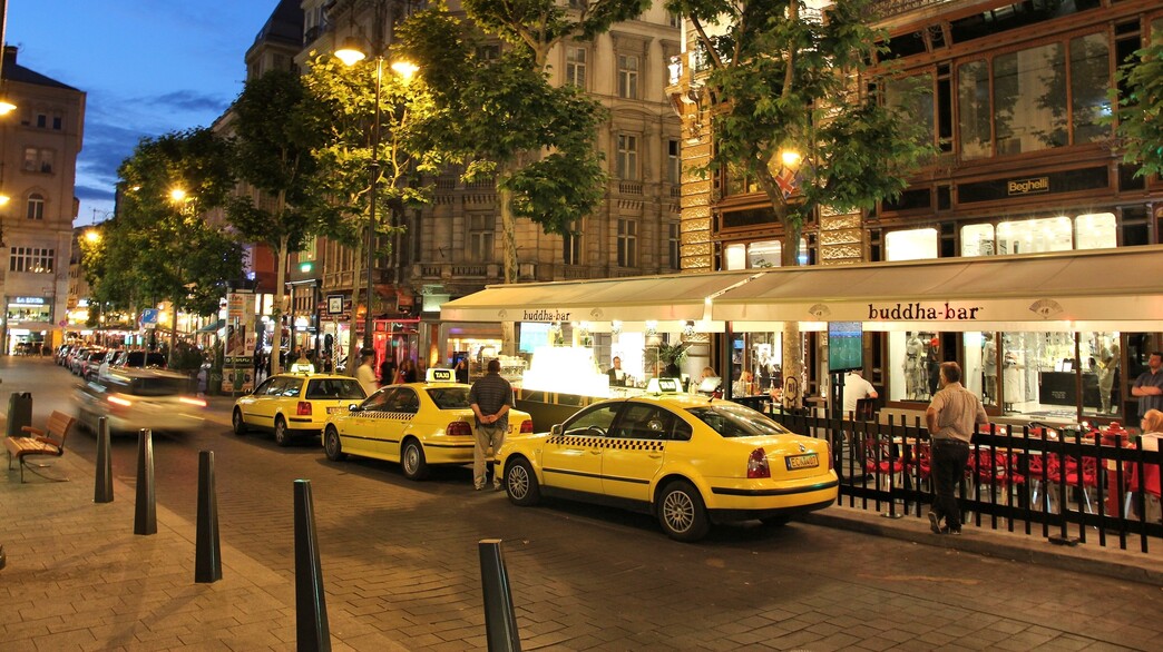 מונית בבודפשט (צילום:  Tupungato, shutterstock)