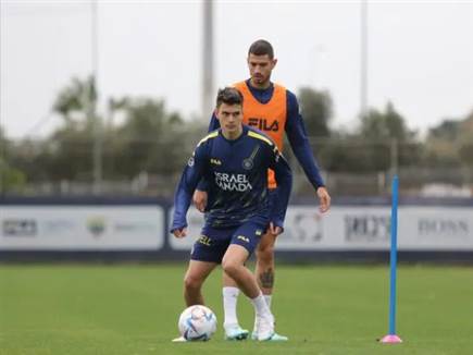 שומר עליו. ניר ביטון (באדיבות האתר הרשמי של מכבי תל אביב)