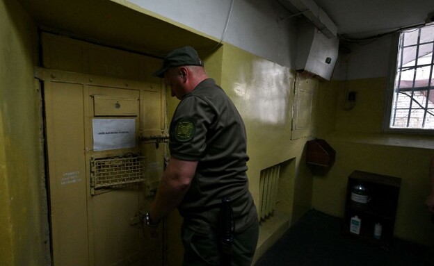 כלא לאסירי מלחמה באוקראינה (צילום: SERGEI SUPINSKY/AFP/GettyImages)