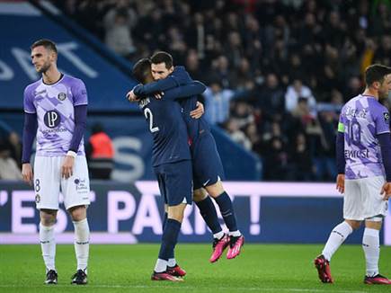 חכימי הגיב עם פצצה משלו (GETTY)