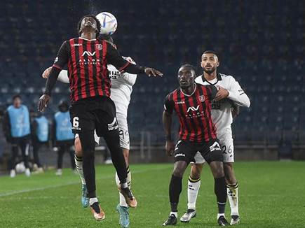 המשחק נפתח בסערה (ברני ארדוב)