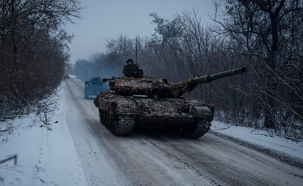 טנק של צבא אוקראינה בלחימה במחוז דונייצק