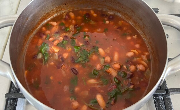 מרק שעועית וחומוס - בסיר