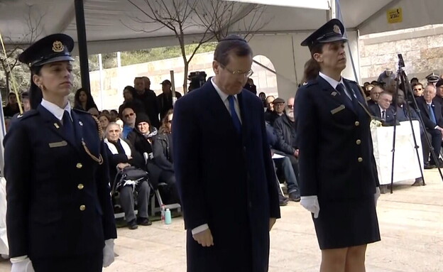 הנשיא הרצוג בהלוויתו של יו"ר הכנסת שבח וייס (צילום: ערוץ הכנסת)