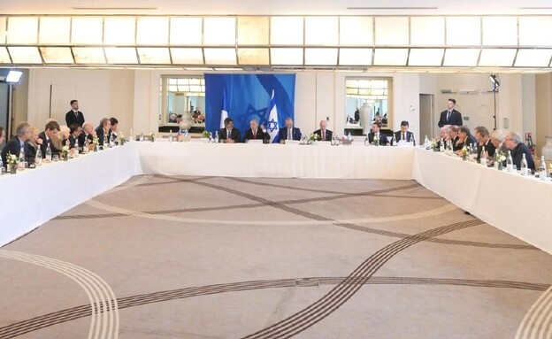 פגישה, ראש הממשלה, בנימין נתניהו, אנשי עסקים, פריז (צילום: עמוס בן גרשום, לע"מ)