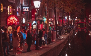 החלונות האדומים אמסטרדם הולנד (צילום: hurricanehank, shutterstock)