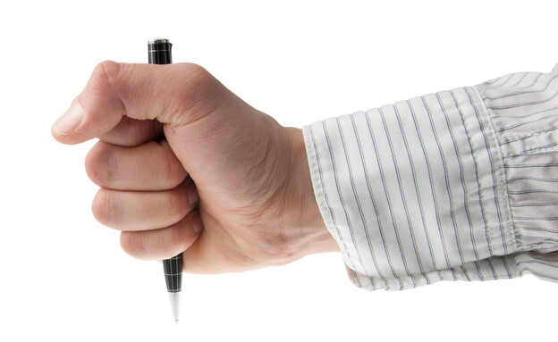 עט, תקיפה בעט (צילום: Traveler, shutterstock)