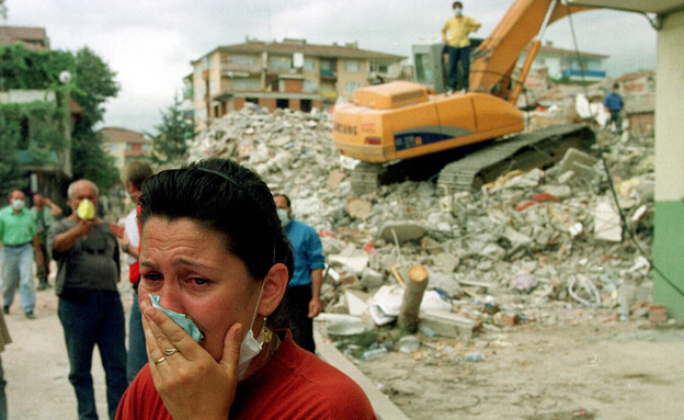 רעידת אדמה טורקיה 1999 גולקוק (צילום: ENRIC MARTI, ap)