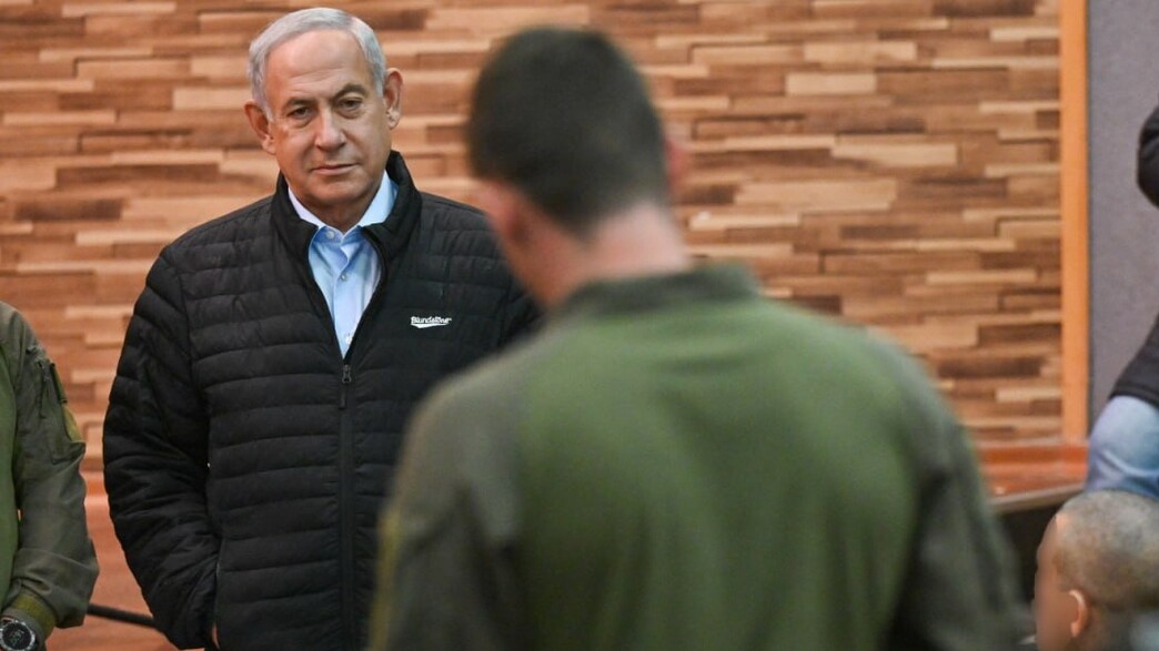 ראש הממשלה נתניהו בשיחה עם לוחמי דובדבן