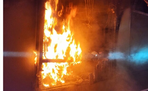 שרפה בדירה בבניין מגורים בבאר שבע (צילום: מתנאל בושרי, דוברות כב