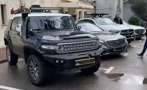 Les véhicules de luxe saisis lors du raid contre la plus grande organisation criminelle de Tfo
