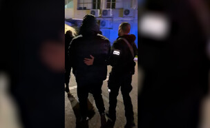 מעצר נידל אבו לטיף ועמאר דבאח (צילום: דוברות המשטרה)