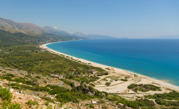 חוף בורש אלבניה (צילום: Tomasz Wozniak, shutterstock)