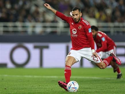 אל אהלי עם הפנדל שהחזיר אותה למשחק (Getty)