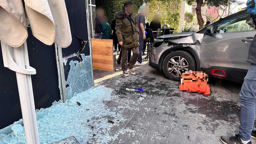 תאונת דרכים בת"א: רכב נכנס בחנות ברחוב הברזל