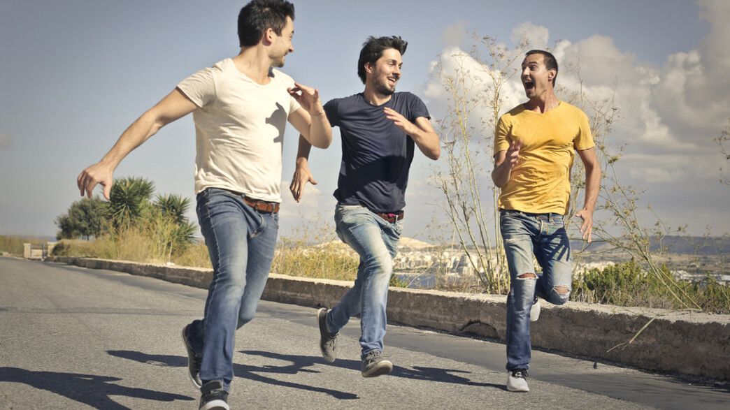גברים רצים (צילום: Ollyy, Shutterstock)
