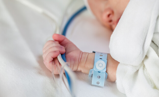 תינוק בבית חולים (צילום: pekkak, getty images)