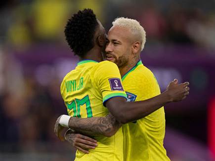 ויניסיוס וניימאר במדי נבחרת ברזיל. בקרוב עם מאמן חדש? (GETTY) (צילום: ספורט 5)