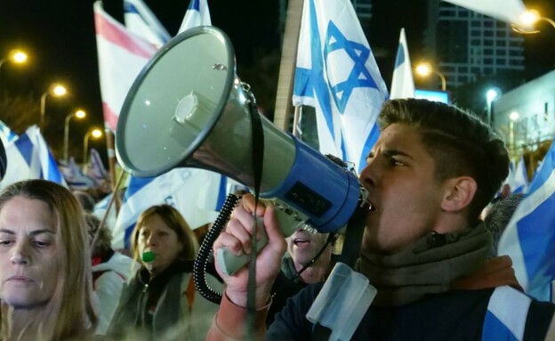 הפגנה נגד הממשלה בתל אביב (צילום: החדשות 12)