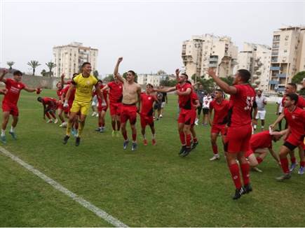 הנוער של חדרה לאחר הבטחת ההישארות בליגת העל (קרדיט: שלומי גבאי, הפ (צילום: ספורט 5)