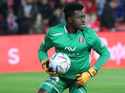 משחק טוב שלו. אדליי (ברני ארדוב)