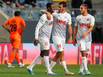 וקמארה הבקיע גול בכורה כדי לסגור עניין (אלן שיבר)