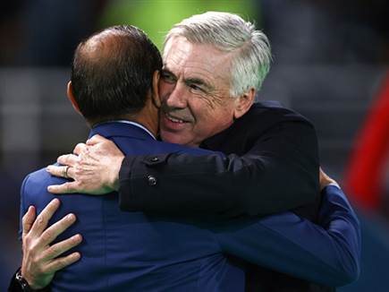 כבוד הדדי בפתיחה. אנצ'לוטי ודיאס (GETTY)