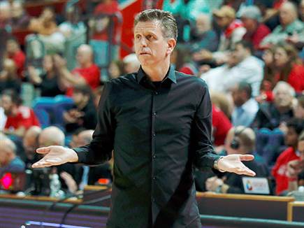 הפסיד במפגש הפיקנטי. אברהמי (אלן שיבר)